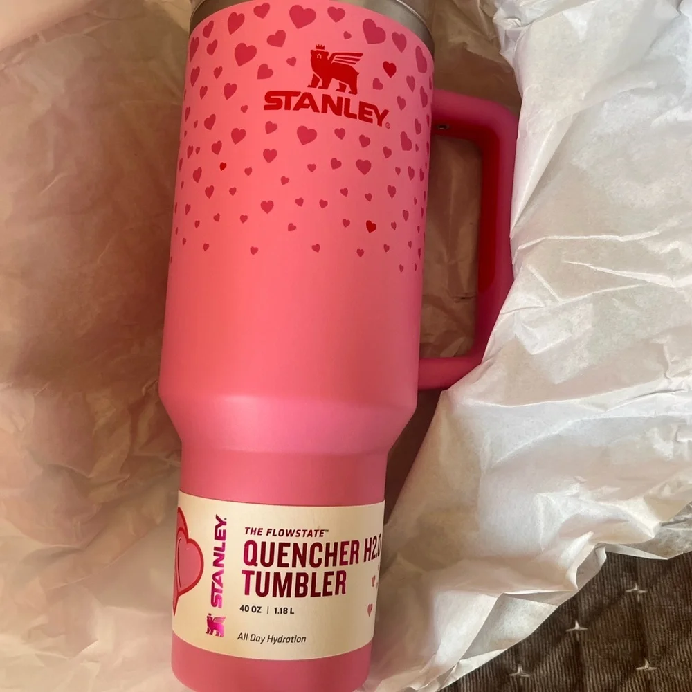 Stanley Pink Heart Design Valentine Tumbler NWT - Picture 2 of 5